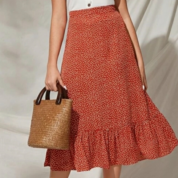 Beautiful Summery Skirt 2 Sizes Available - Picture 1 of 4